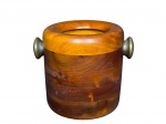 DIVERSOS, um (1) balde de gelo da marca GELARTE confeccionado em madeira, alças laterais em metal dourado e interior espumado, medindo 18,5x21,5x17cm.