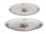 PORCELANA REAL, duas (2) travessas ovais confeccionadas em porcelana nacional na tonalidade branca, decorada por flores e folhagens em policromia e filetes em ouro, apresentando falhas na douração, medindo 40,5x25cm e 32,5x20cm, maior possui bicados.