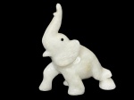 ESCULTURA, uma (1) escultura confeccionada em marmore branco representando elefante, medindo 15,5x13x6,5cm.