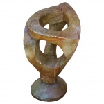 ESCULTURA, uma (1) grande escultura abstrata confeccionada em pedra sabão, apresenta ranhuras, vide foto, medindo 54x39cm.