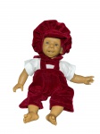 <B>COLECIONISMO</b>, uma (1) boneca de coleção confeccionada em material plástico, vestes em tecido aveludado na tonalidade vinho, medindo 40cm.