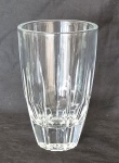 Vasos em cristal translucido  lapidado a mão fatura da Bohemia,  Medindo 20 cm de altura por 13 cm de diâmetro..