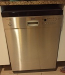 Lava louas Bosh acabamento inóx modelo "Intelligent" medindo85 cm de altura por 60 cm por 59 cm, funcionando mais sem garantias futuras, retirada na rua 5 de julho.