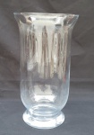 Grande vaso em demi cristal moldado medindo 35 cm de altura por 20 cm de diâmetro na borda, peça delicada e em perfeito estado.