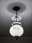 Luminária de teto vidro opalinado com pintura floral França século XIX  medindo 48 cm de altura total  por 25 cm de diâmetro no bojo da cúpula,  em perfeito estado de conservação, pertenceu a coleção Joseph e Ottília Cristescu.