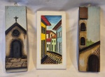 Três trabalhos em relevo de madeira dois medindo 21 cm por 7 cm e outro assinado Hugo medida 19cm por 10 cm.