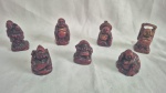 Conunto com sete esculturas de divindades  orientais material não identificado, maior medindo 6 cm de altura e o menor 4,5 cm.
