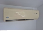Ar condicionado split Admiral 10 mil btus  medindo a evaporadora 28 cm por 23 cm, por 80 e a conensadora  cm por  cm por  cm, retirada em local térreo em condominio na Av das Américas altura do Riviera del Fiori.