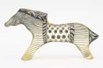 Abraham Palatnik (Natal, 19 de fevereiro de 1928 - Rio de Janeiro, 9 de maio de 2020) - Escultura cinética representando "cavalo" em resina de poliester. Medidas: 13,5 x 24,5 cm.