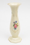 Vaso em porcelana Fürstenberg com detalhes de rosas. Apresenta sinal de colagem na borda Altura: 26 cm.