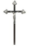 Crucifixo com cruz em madeira nobre, Cristo e ponteiras em prata de lei. Peso líquido da prata: gramas. Medida da cruz: x cm.