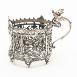 Suporte porta copo em prata francesa do século XIX, contraste "Cabeça de Minerva", teor 950 mls. Diâmetro0,: 7 cm. Altura: 8 cm. Peso: 97 gramas.