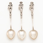 3 Colheres de café em prata contraste teor 800 ml. Medida: 9 cm. Peso: 30 gramas.