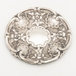 Salvinha de prata contrastada. Diâmetro: 10 cm. Peso: 49 gramas