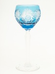 Taça de cristal Tcheco na cor azul. Medida: 21 cm.