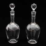 Par de licoreiras em cristal francês, provavelmente St. Louis. Altura: 22 cm.