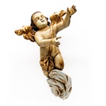 Escultura de anjo em madeira policromada. Medida: