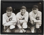 Gravura com 3 astros de beisebol do Chicago Cubs, campeão de 1929 (Hack WIlson, Rogers Hornsby e Kiki Cuyler) em moldura com vidro. Medida da moldura: