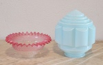 Duas peças - Uma luminárias estilo art deco azul (bocal 10cm) e um cúpula para abajur double lilás borda ondulada(bocal 6,5cm). Med.: 22x20cm e 10x20cm