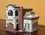 Department 56 Risita's Cantina americano - Castelo em cerâmica policromada. Med.: 25x18x17cm