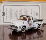 Matchbox YRS06-M 1955 Ford F-100 Pickup Truck Road Service EUA Rt 66-m 1/43, metal fundido. Na embalagem original.