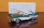 Ford Fairlane 1958 Sunliner 1/32, conservado na embalagem original.