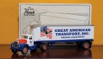 First Gear B-61 Mack B-61 Mack 1960 1/34 "Great American Transport", metal fundido, conservado na embalagem original, perfeito. Med.: 42cm