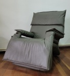 Percival Lafer - Poltrona em couro verde modelo Pony, projetada por Percival Lafer na década de 1980. Med.: 95x80x60cm