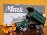 FIRST GEAR 10-3195  (raro) L Model Dump  Truck with Plow 1/34, metal fundido, conservdo na embalagem original, perfeito. Med.: 30cm.