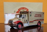 First Gear 1/34  (Raro) International Ambulance 4400  With EMS Rescue Body, metal fundido, conservado na embalagem original, perfeito. 22cm