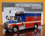 First Gear (RARO) International 4400 Series w/EMS Ambulance1/34, metal fundido, conservado na embalagem original, perfeito.