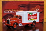 Corgi 1:50 Mack B Box Van Budweiser Box edição de 2002, em metal fundido, conservado na embalagem, perfeito.