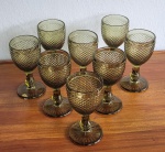 Oito taças para água em vidro bico estilo dos anos 1960, verde.