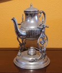 Samovar antigo em metal prateado completo, em excelente estado. Med.: 30x18cm