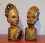 Par de belos e raros bustos, casal (África, século XIX) esculpido em madeira maçiça, robustas e pesadas. Med.: