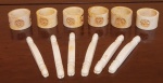 Conjunto de 12 peças em marfim sendo seis descansos de talheres e seis porta guardanapos.