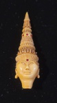 Silvio Bretas - cabeça de oriental esculpido em Marfim,  cravejado com ouro e rubi, assinada. Med.: 7cm