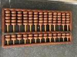 Àbaco (suanpan) em madeira  chines, antigo instrumento de cálculo, adição, substração, multiplicação e divisão, foi inventado a milhares de 2000 na china,