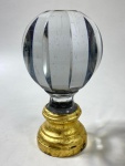 BOULE D'ESCALIER OU PINHA DE ESCADA -FRANÇA SÉC. XIX - ÉPOCA NAPOLEÃO III, CIRCA 1870 EM CRISTAL LAPIDADO. MEDIDAS:  15 CM DE ALTURA
