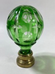 "BOULE D'ESCALIER OU PINHA DE ESCADA  -FRANÇA, SÉC. XIX , EM CRISTAL LAPIDADO NA COR VERDE - MEDIDAS:  15 CM DE ALTURA"