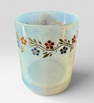 "Copo de Cristal Opaline Savounesse época Charles X,  com Decoração  de Flores, de Jean-Baptiste Desvignes"Taça cilíndrica em cristal opalino, decorada em ouro, prata e azul com suave decorção de flores ,  executada pela oficina de Jean-Baptiste Desvignes, entre 1817 e 1826. Em muito bom estado de conservação.  Um modelo semelhante é reproduzido no livro "Les Opalines" de Christine Vicendeau. Peça de Coleção.