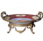 Centro de mesa em porcelana de Sévres, marca do Chateau de Tuileries, 20x42x36cm