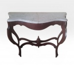 Console Luís Felipe em madeira nobre com tampo em mármore de Carrara , fratura central necessita restauro, 84x100x42 cm