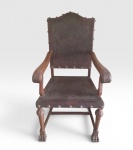 Cadeirão de braços, dito "manuelino", em madeira nobre, assento e encosto em couro trabalhado com ornamentação em volutas e arabescos, pernas esculturadas, com patas de animal, 100x54x60 cm