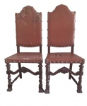 Par de cadeirões ditos manuelinos, em madeira nobre, pernas esculturadas, com patas de animal, necessitam troca do revestimento., 115x44x60 cm