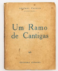 Livro: TAVARES, Adelmar. `Um Ramo de Cantigas`, 1ª edição autografada. Rio de Janeiro: Gráfica Editora Aurora, 1955; 139p. Broch. Dedicatória do autor.
