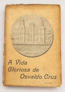 Livro: SERPA, Phocion. `A Vida Gloriosa de Osvaldo Cruz`, autografado. Rio de Janeiro: s/ed., 1937; 283p. Broch. Dedicatória do autor. Alguns picos de inseto sem prejuízo do texto. Cadernos por abrir.