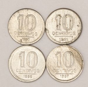 Numismática, Brasil. Lote com 4 moedas, sendo 10 CENTAVOS - ALUMÍNIO 1957, 10 CENTAVOS - ALUMÍNIO 1959, 10 CENTAVOS - ALUMÍNIO 1960, 10 CENTAVOS - ALUMÍNIO 1961
