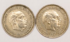 Numismática, Espanha. 2 moedas de 25 pesetas de 1957. (65) (70). Ditador Francisco Franco Gadilho. 26mm. KMH 119. 