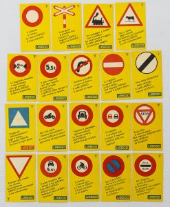 Colecionismo - Matchbox Labels - USEGO - Suiça - Sinais de trânsito - Figurinhas de caixas de fósforos - raríssimas por aqui - 19 diferentes - 5,4 x 3,5 cm